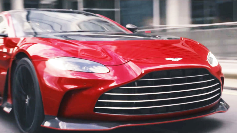 Aston Martin: Vantage V12